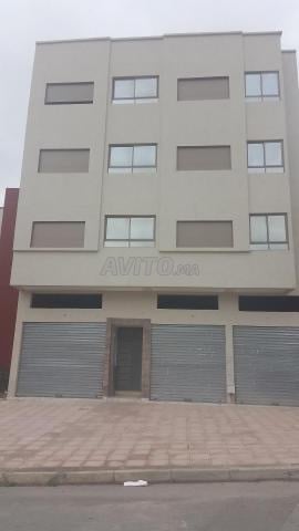 Terrain de 175 mètres commerciaux sur la route principale