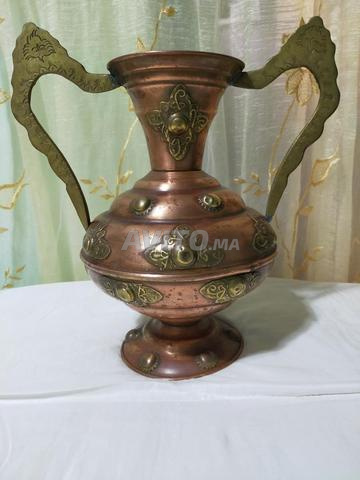 تحفة قديمة من النحاس الاحمر مزخرفة