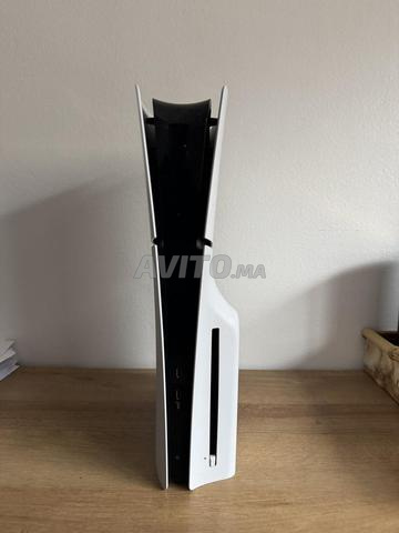 ps5 slim 1T sans manette avec un casque ps5XRaser