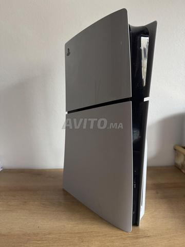 ps5 slim 1T sans manette avec un casque ps5XRaser - 2