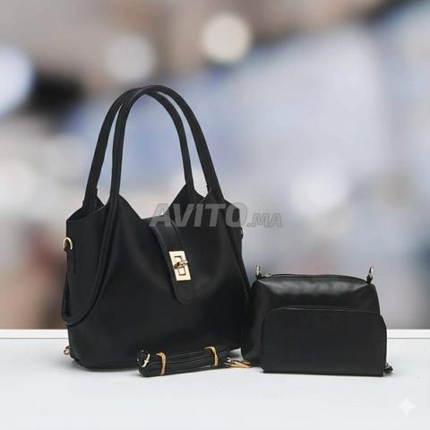 Beau sac à main avec porte-monnaie et trousse de maquillage