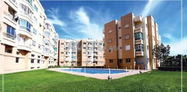 شقة مع مسبح مصعد وحديقة مراب السيارات