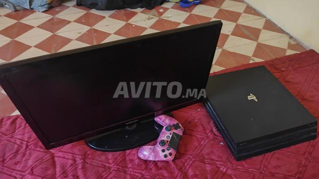 PS4 Pro on ligne et Samsung TV