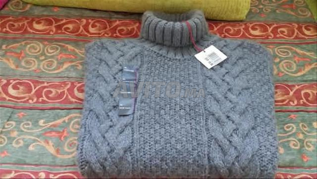 تريكو بياقة مدورة أصلي من ماركة جديدة مقاس XL