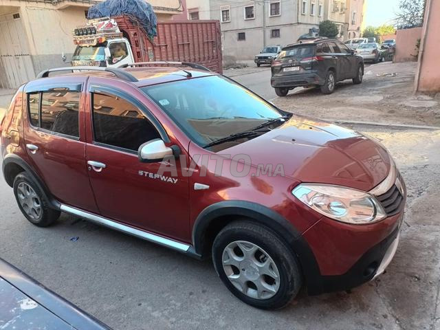 Voiture de type Dacia Sandero modèle 2011 en excellent état - 2