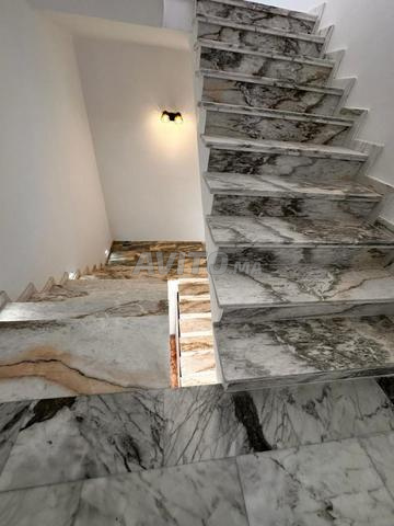 • Villa moderne à vendre lotissement Al Amira à Marrakech, terrain 240m²