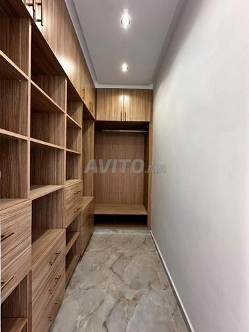 • Villa moderne à vendre lotissement Al Amira à Marrakech, terrain 240m²