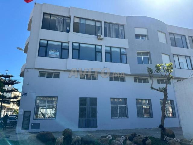 مكتب كبير للإيجار بمساحة 170 متر مربع المنطقة الصناعية كزناية