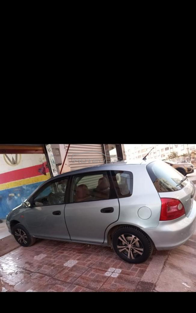 سيارة نقية متواجدة في مكناس 