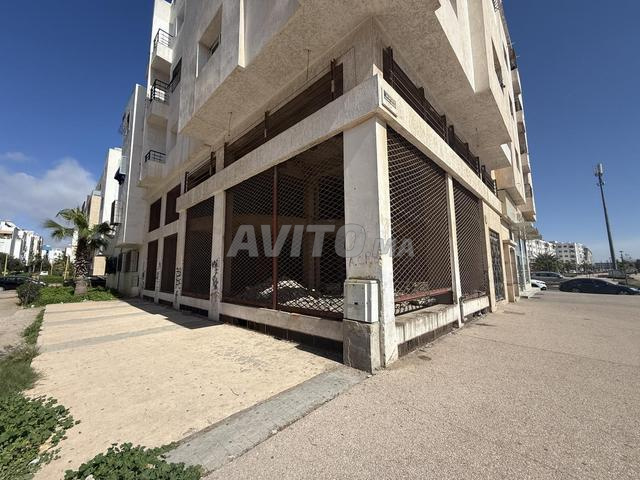 Grand magasin à vendre 2 face