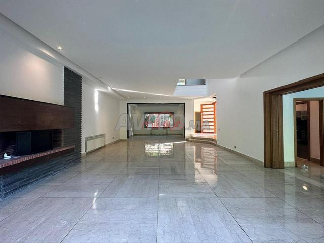 تأجير فيلا بمساحة 485 م2 في الدار البيضاء - 2