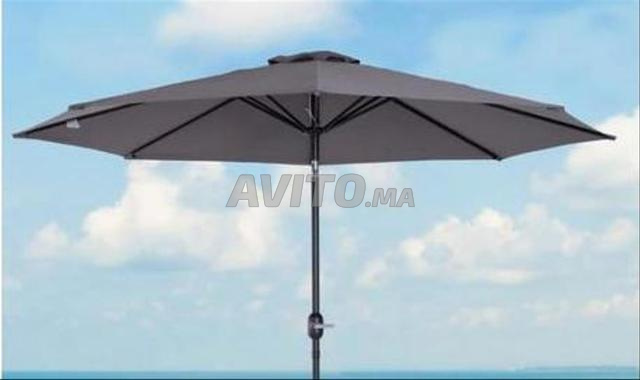 NEUF - Parasol inclinable 300cm et pied de parasol