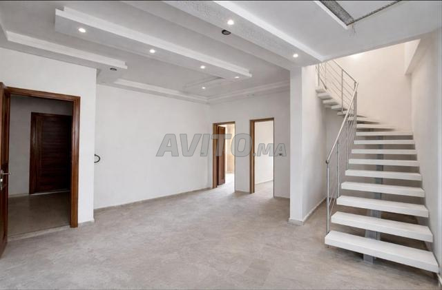 للبيع شقة مع تراس خاص