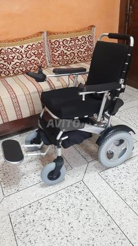 Chaise roulante électrique légère et robuste
