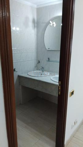 Appartement à louer avec cour - image 3