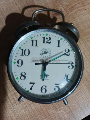 ساعة منبه عتيقة من الثمانينات