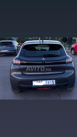 Peugeot 208 Diesel Manuelle 2024 à Salé