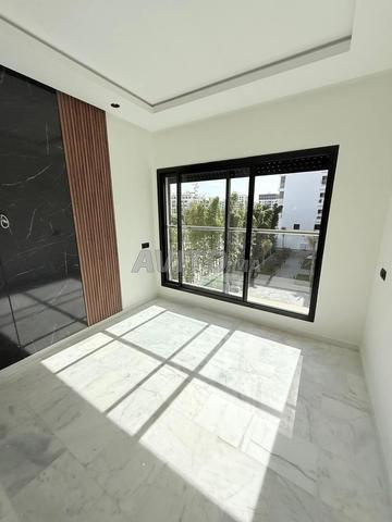 غرفة فندقية جديدة مع مسبح وغرفة تمرين