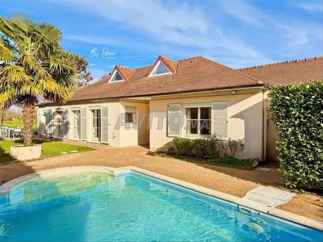 للبيع منزل قديم بمسابح مسجد عتيبة