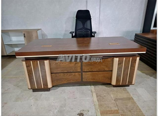 مكتب مع وحدة إرجاع ودرج بسعر مناسب