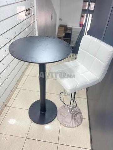 طاولة عالية