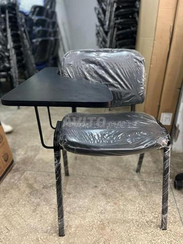 Chaises d'école conçues pour une utilisation intensive en classe