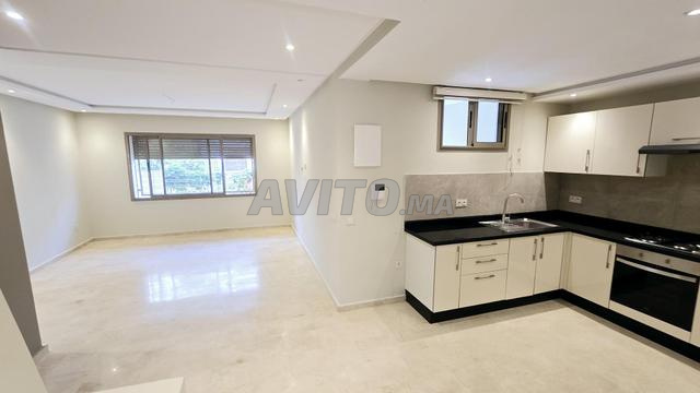 Bel appart rez-de-chaussée surélevé avec terrasse