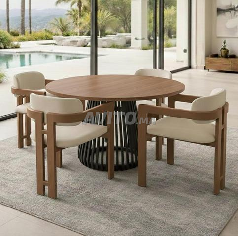 Table ronde moderne avec chaises - Salle à manger