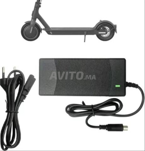chargeur trottinette électrique Xiaomi 42 V 2A