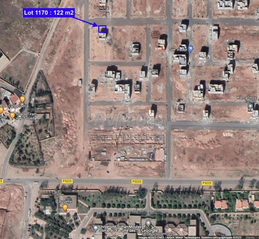 Terrain commercial avec deux façades pour le projet Riyad à Beni Mellal