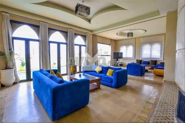 136834-بيع فيلا في مراكش تاركة بمساحة 810 متر مربع