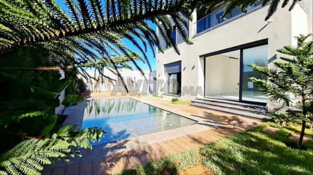 162246-بيع فيلا في الدار البيضاء كاليفورنيا بمساحة 682