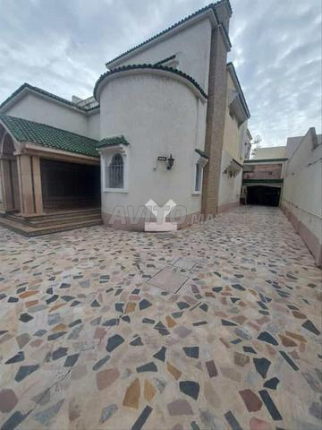 167838-بيع فيلا في الدار البيضاء واحة بمساحة 655 م²