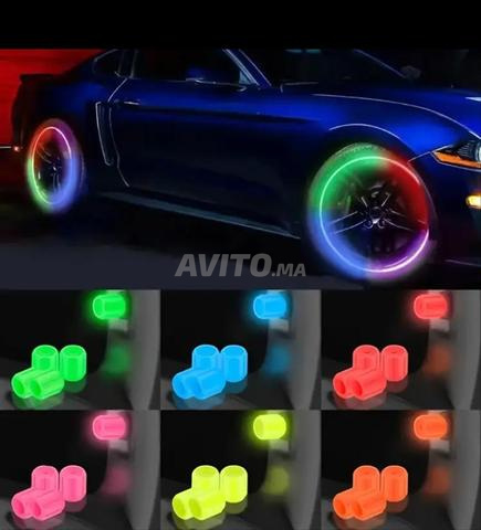 Valve de roue lumineuse dans l'obscurité