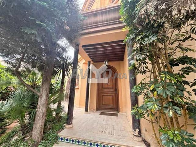 88114-بيع فيلا في الدار البيضاء ليمون بمساحة 400 متر مربع
