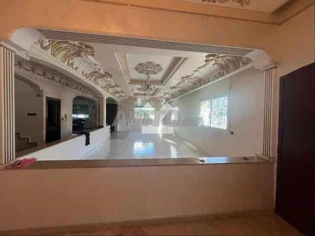 144046-بيع فيلا في الدار البيضاء عين الشق بمساحة 323 م