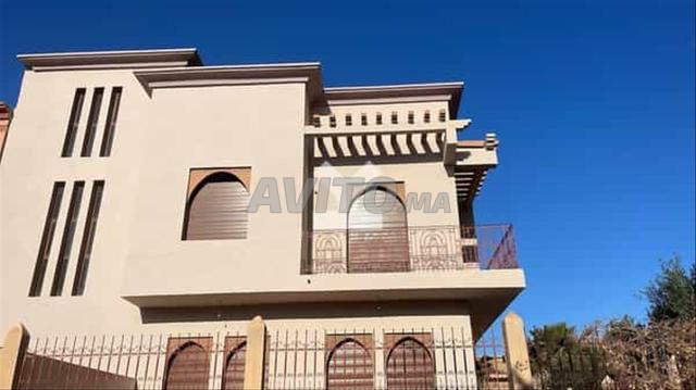 81063-بيع فيلا في مراكش عزوزية بمساحة 301 متر مربع