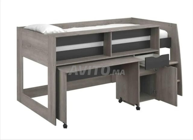 سرير أطفال مرتفع مع درج ومكتب