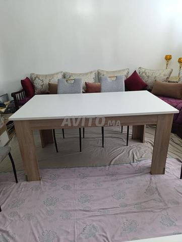 Salle à manger et table basse