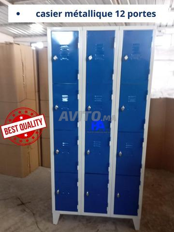 Vestiaire/armoire/classeur/bureau/chaise/banc/lit