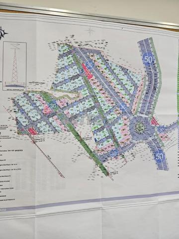 أرض 240 متر واجهتين مرآب 3 تجزئة
