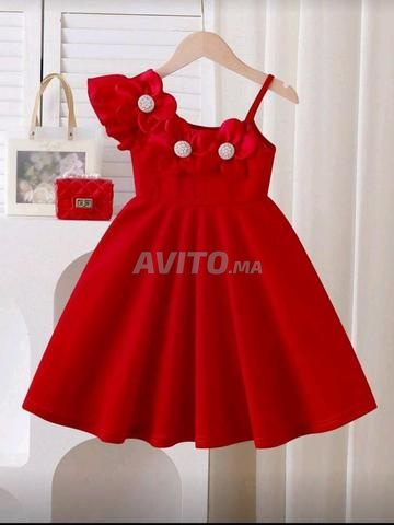 فستان سهرة أحمر 4 سنوات أو 5 سنوات