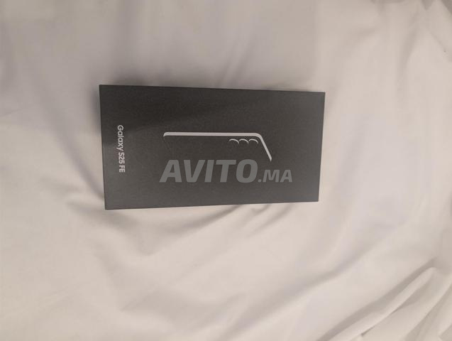 Samsung S25 FE nouveau 256GB . 