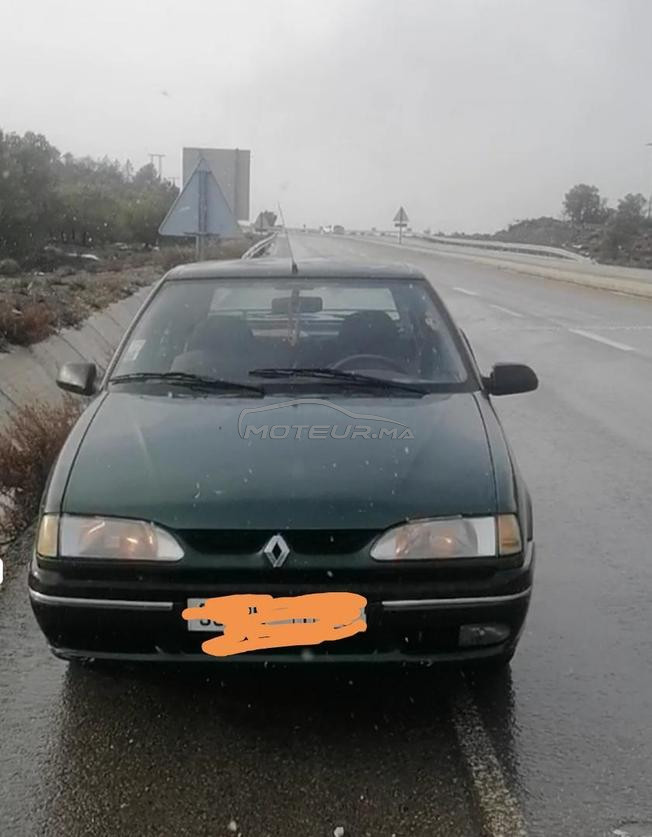 سيارة  R19