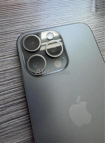 iPhone 15 Pro Max - Presque Neuf