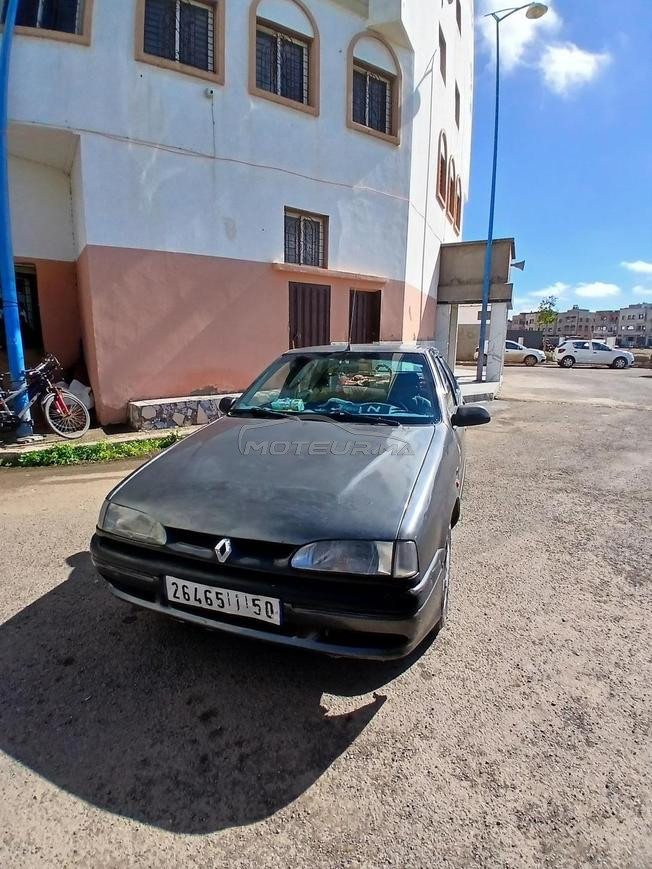 سيارة R19 