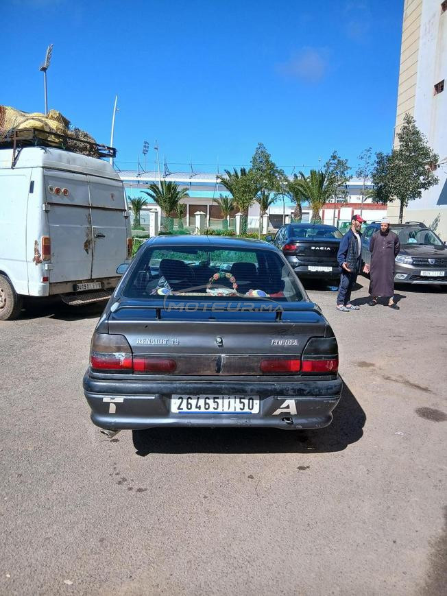 سيارة R19 