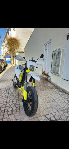 Husqvarna 701 SM – 2022 | حالة لا تشوبها شائبة