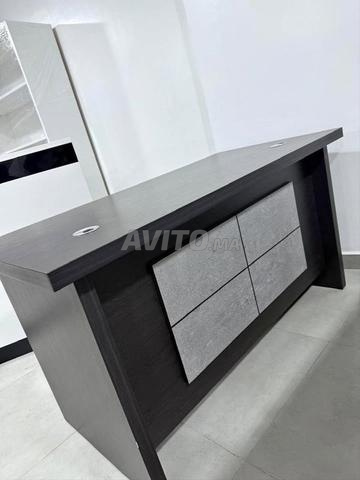 Bureau importé pratique avec un design moderne et un prix raisonnable