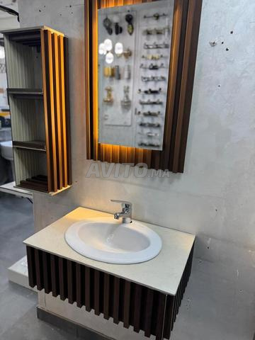 أثاث حمام ممتاز مع مرآة LED